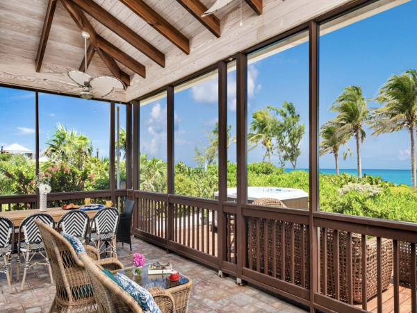 Turtle Cove Area villa with hot tub and private freshwater pool